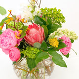 SIGNATURE STYLE ARRANGEMENT